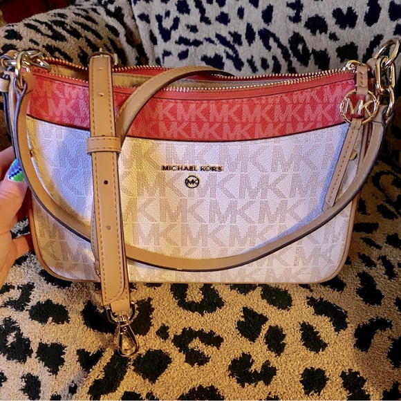 NWOT MICHAEL Michael Kors Leather Saddle/Crossbody Comes with Removable Strap - Picture 12 of 15